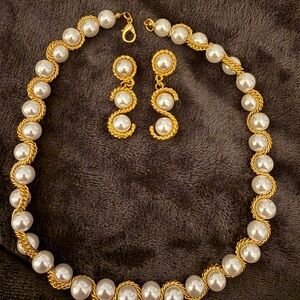 Gold and Pearl Necklace Set